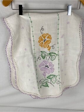 Vintage Hand Embroidered Table Runner Floral Linen Crochet Lace Trim Cottagecore